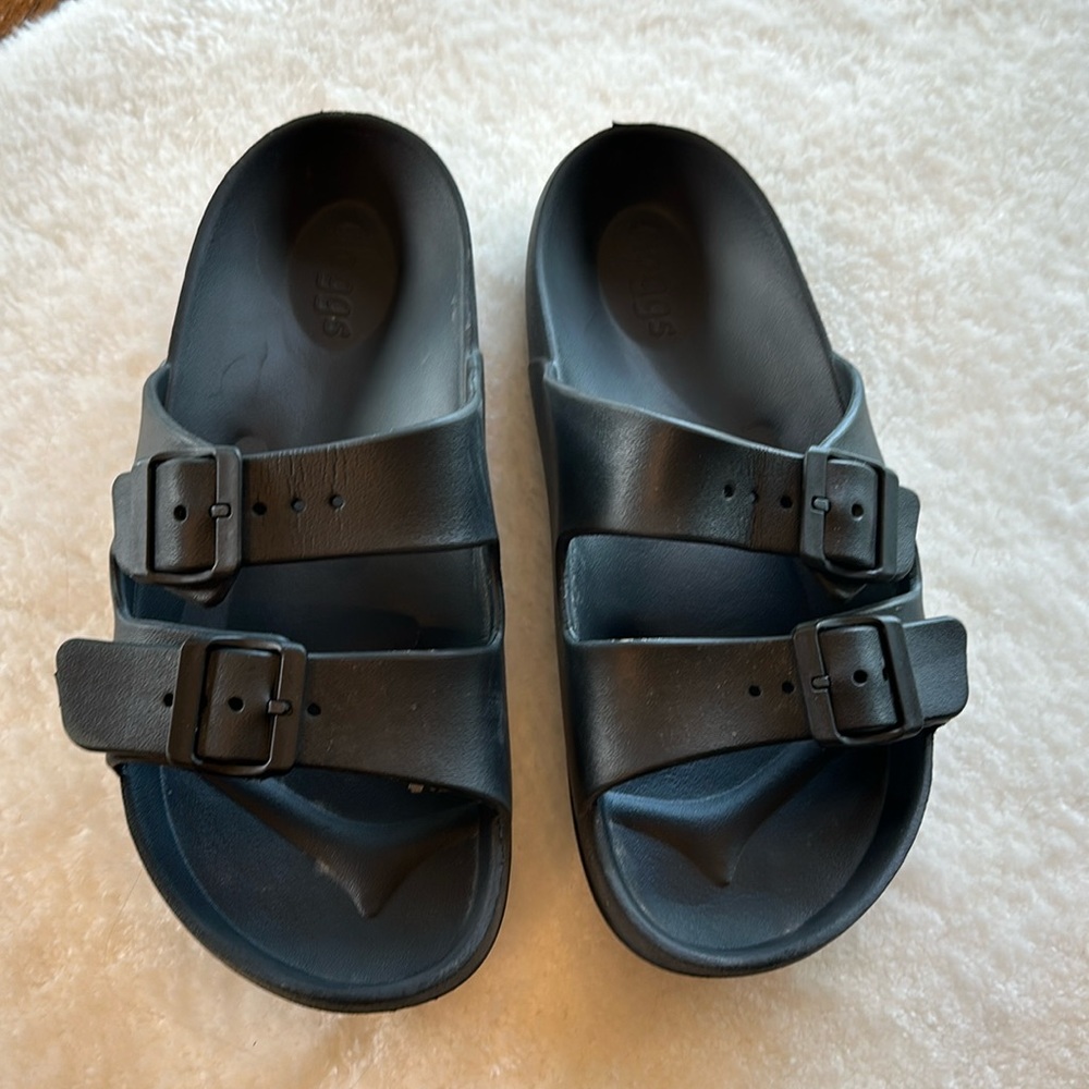 Cloggs flip flops